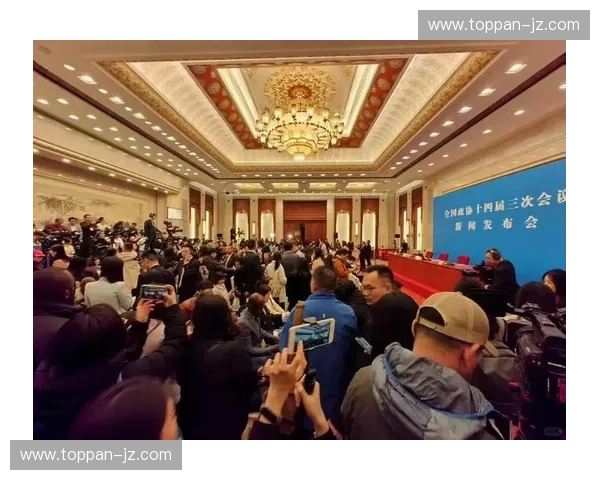 媒体深度采访揭示社会热点背后的真实故事与公众关切